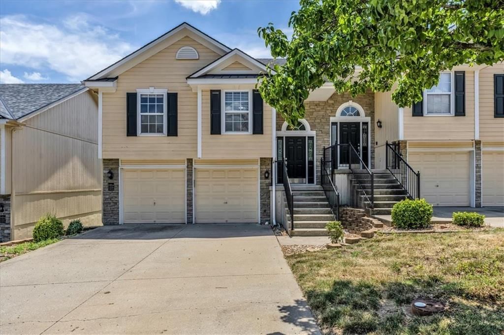 1229 NW Ashley Drive — photo 1