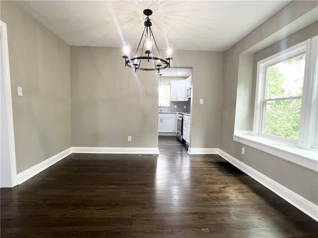 Photo 5 of 18 - 4018 Silver Avenue