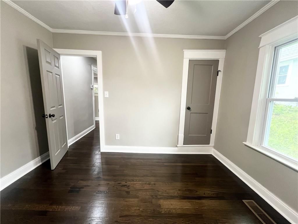 Photo 13 of 18 - 4018 Silver Avenue