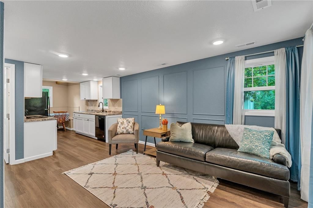 Photo 7 of 32 - 320 Funston Avenue