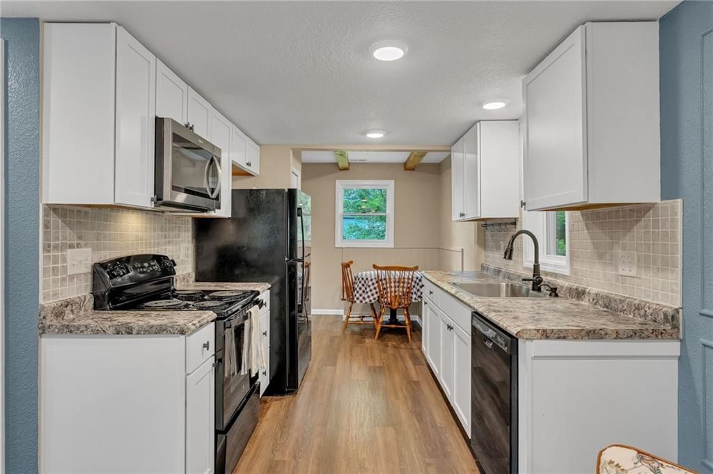 Photo 11 of 32 - 320 Funston Avenue