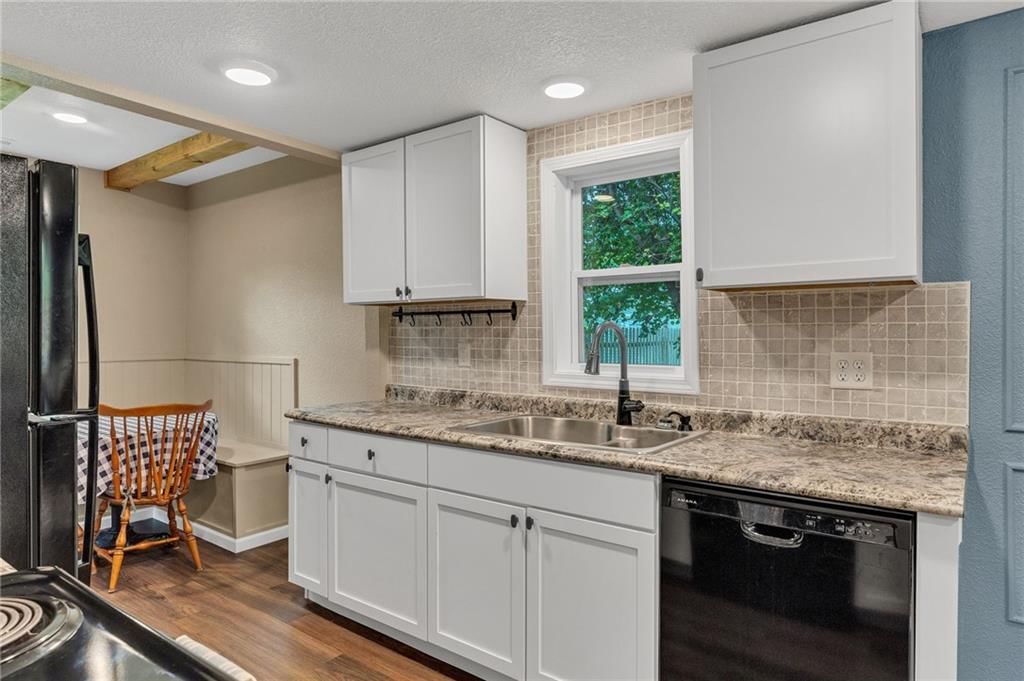 Photo 12 of 32 - 320 Funston Avenue
