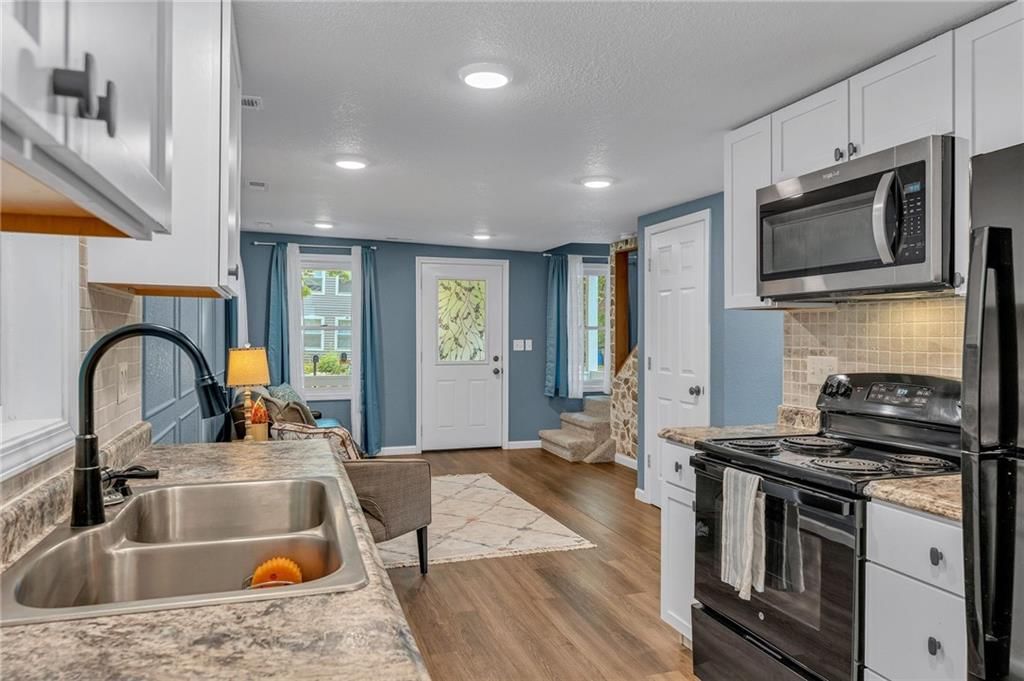 Photo 14 of 32 - 320 Funston Avenue