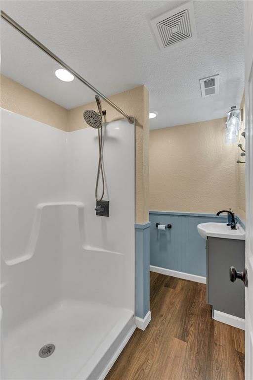 Photo 20 of 32 - 320 Funston Avenue