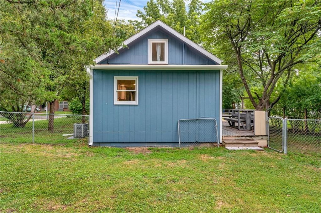 Photo 31 of 32 - 320 Funston Avenue