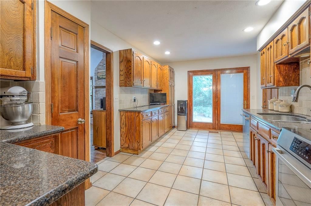 10508 Lee Boulevard — photo 10