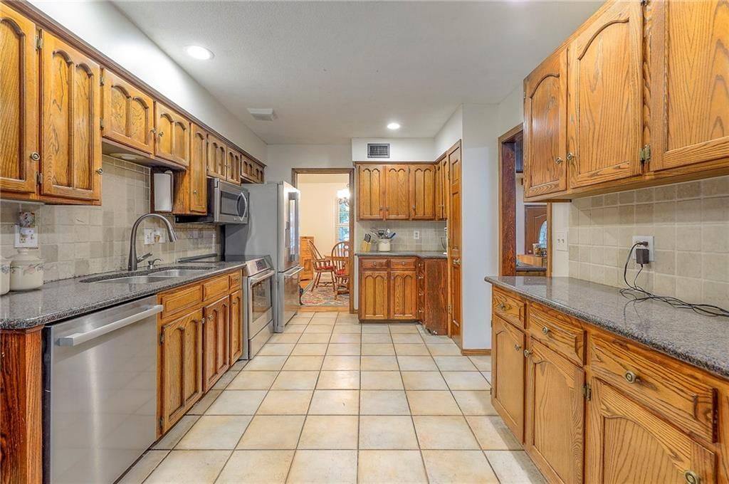 10508 Lee Boulevard — photo 12