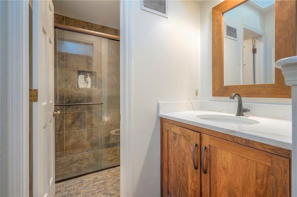 10508 Lee Boulevard — photo 18