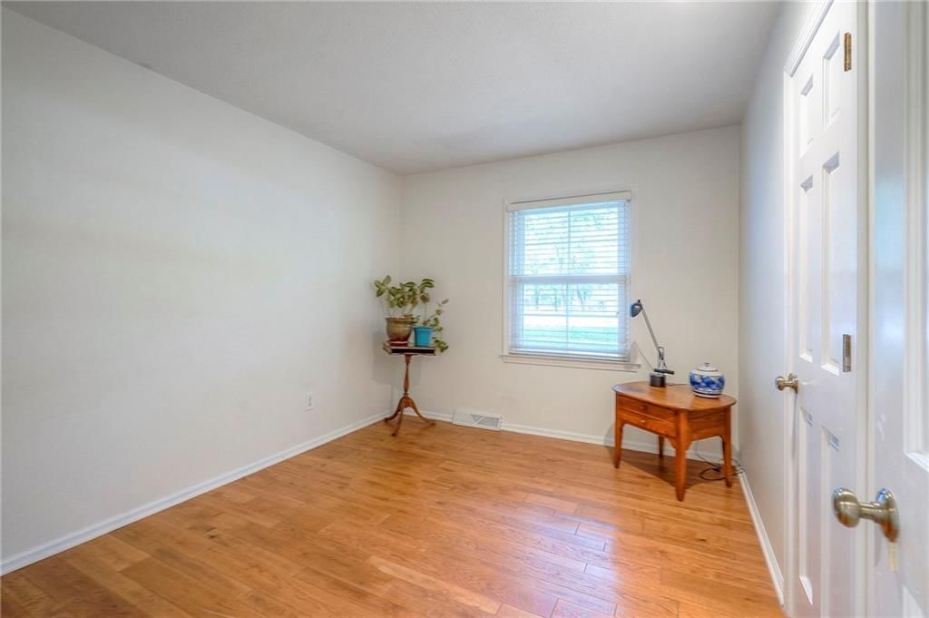 10508 Lee Boulevard — photo 21