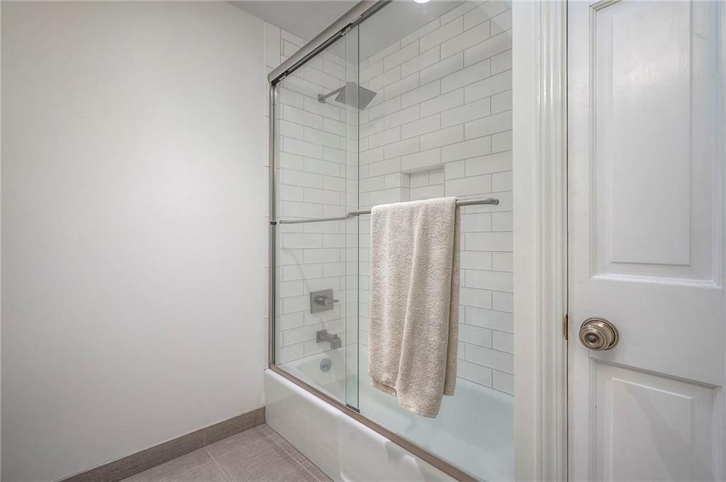 10508 Lee Boulevard — photo 23