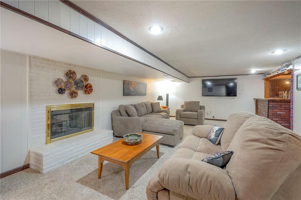 10508 Lee Boulevard — photo 24