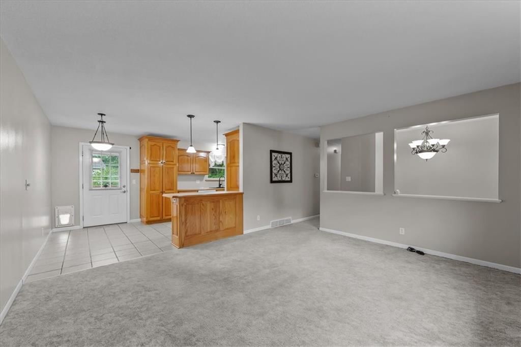 Photo 5 of 27 - 2741 N 110th Terrace