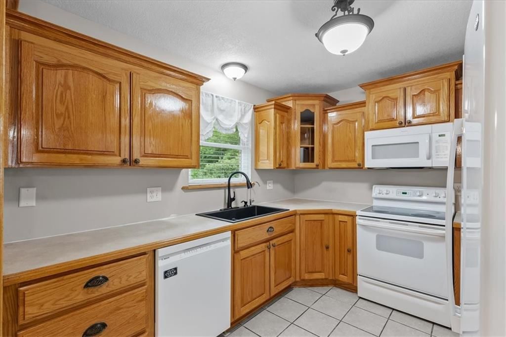 Photo 8 of 27 - 2741 N 110th Terrace