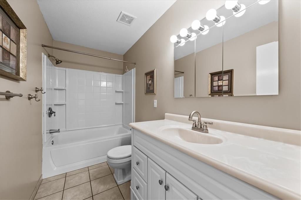 Photo 11 of 27 - 2741 N 110th Terrace