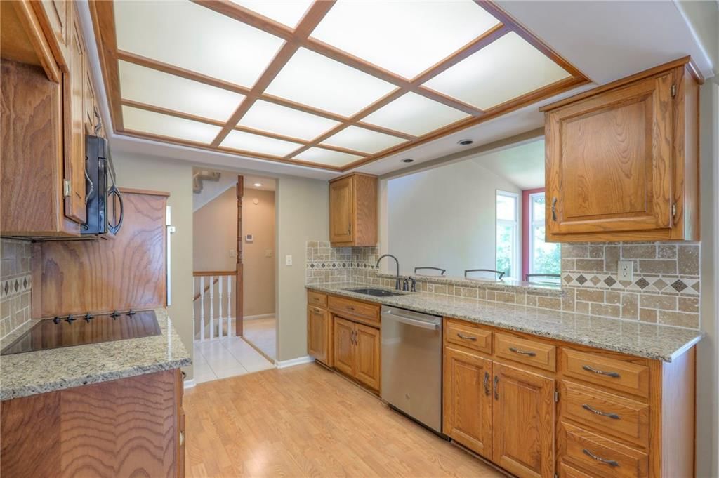 8711 Crysler Avenue — photo 11