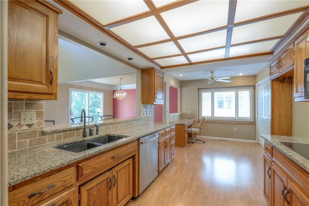 8711 Crysler Avenue — photo 12