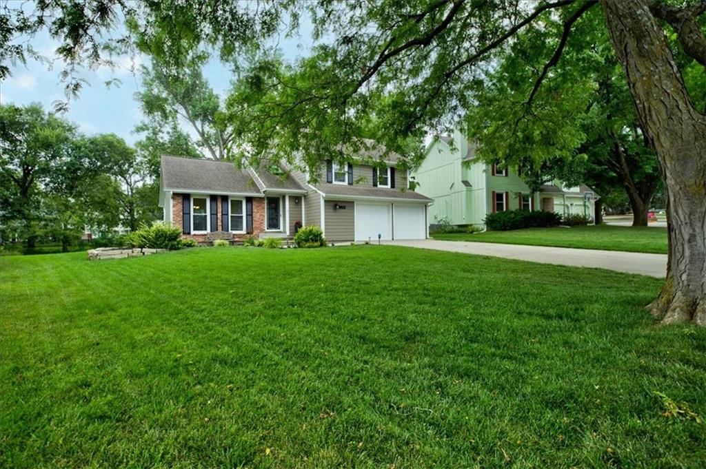 15335 W 83rd Terrace — photo 2