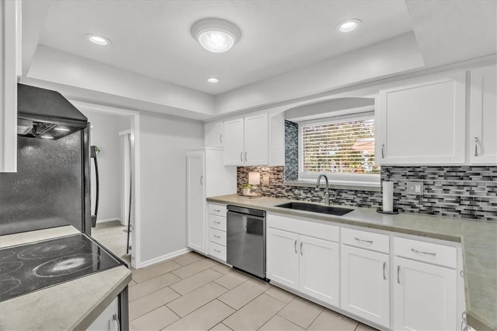 15335 W 83rd Terrace — photo 8