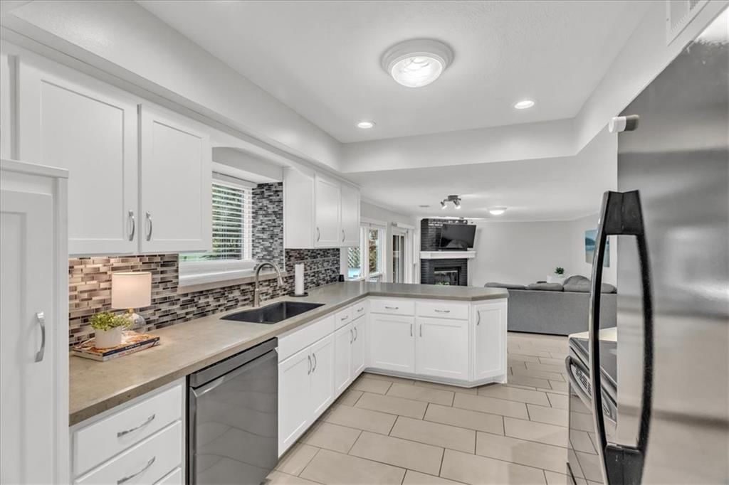 15335 W 83rd Terrace — photo 10