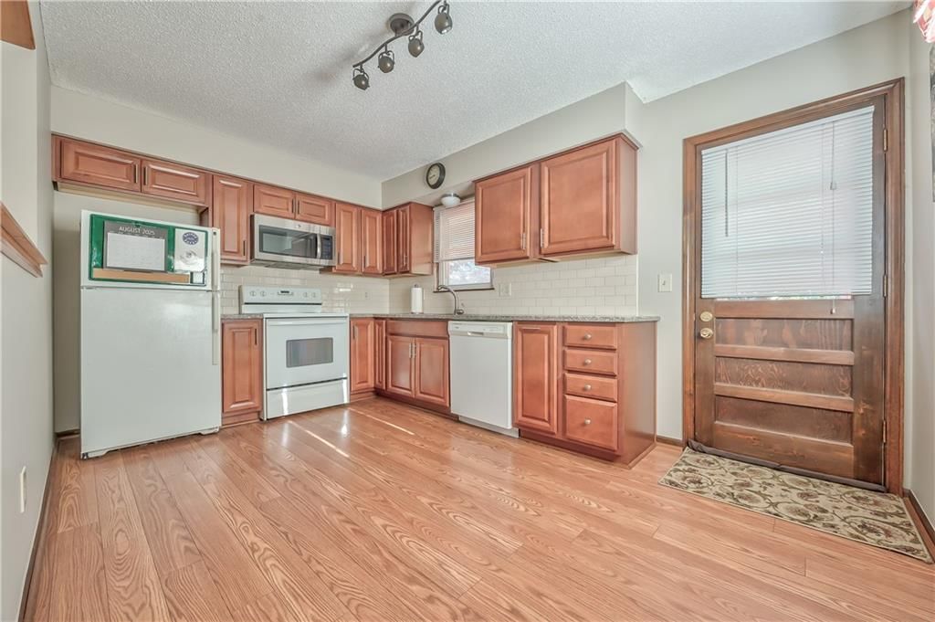 13304 W 89TH Terrace — photo 8