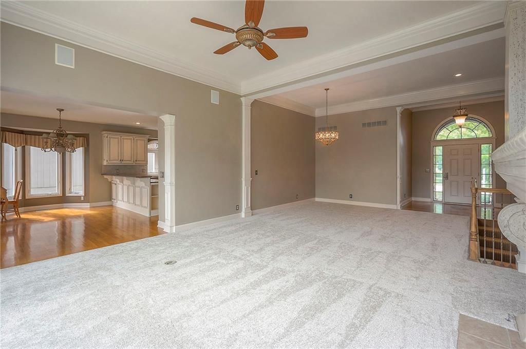Photo 8 of 26 - 19402 W 98th Terrace