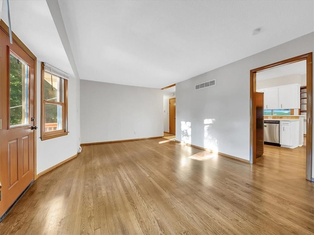 8012 NW Cadwallader Road — photo 5