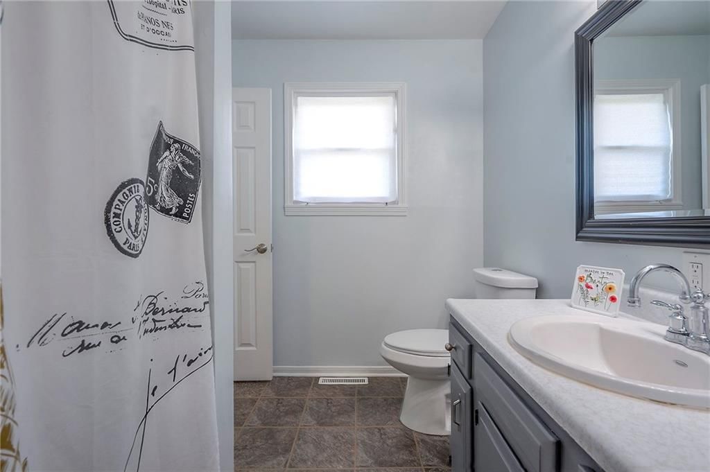 Photo 10 of 21 - 21755 W 179th Street