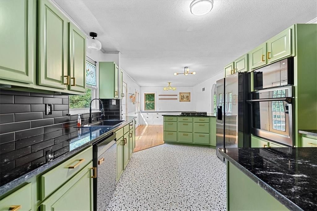 Photo 9 of 41 - 4030 N Monroe Avenue