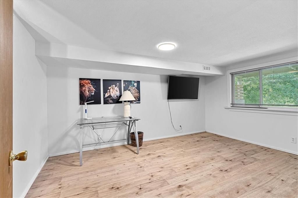 Photo 12 of 41 - 4030 N Monroe Avenue