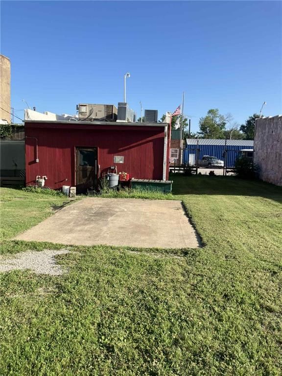 320 E Main Street — photo 37