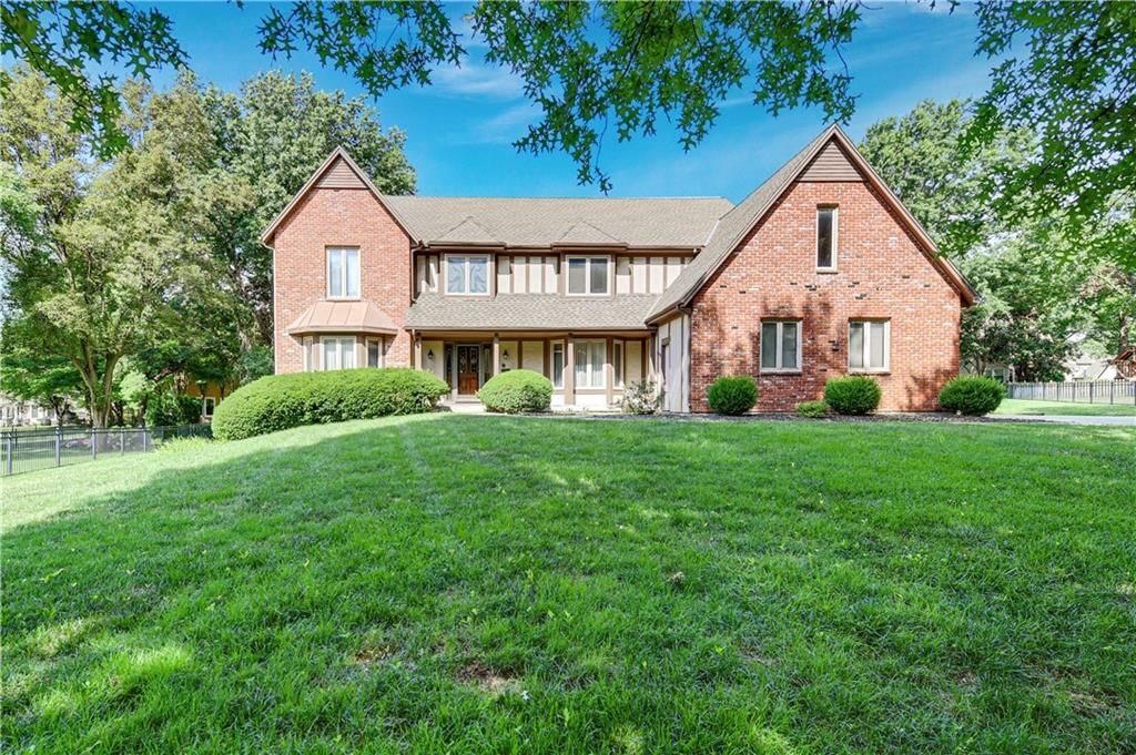 4912 W 114th Street, Leawood, KS