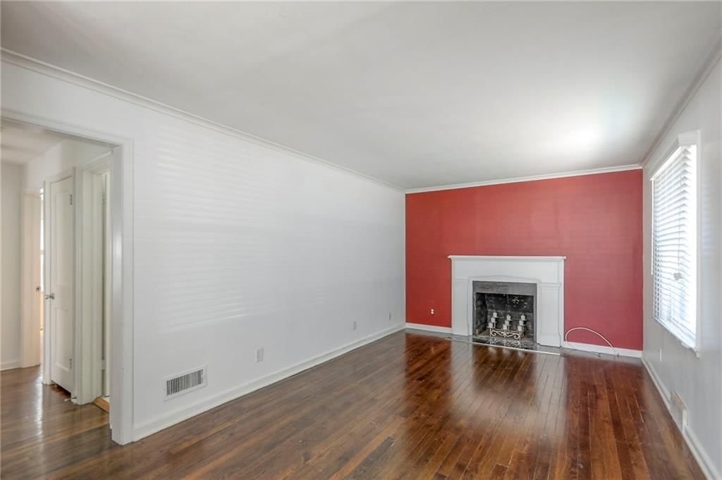 Photo 7 of 30 - 5125 Maple Street