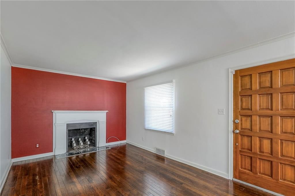Photo 8 of 30 - 5125 Maple Street