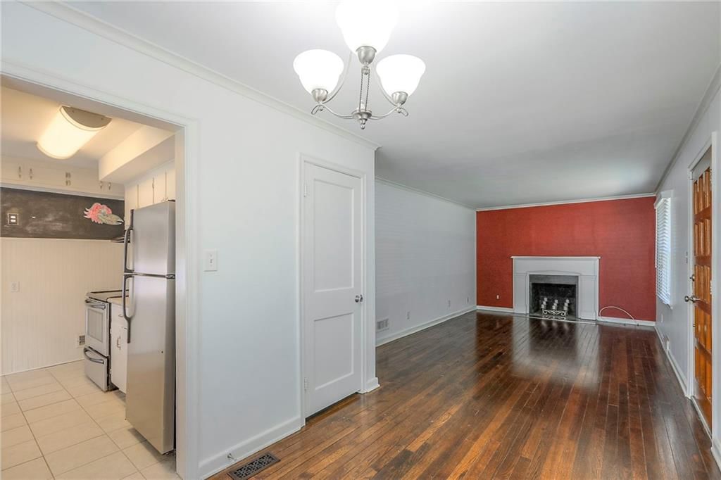 Photo 9 of 30 - 5125 Maple Street