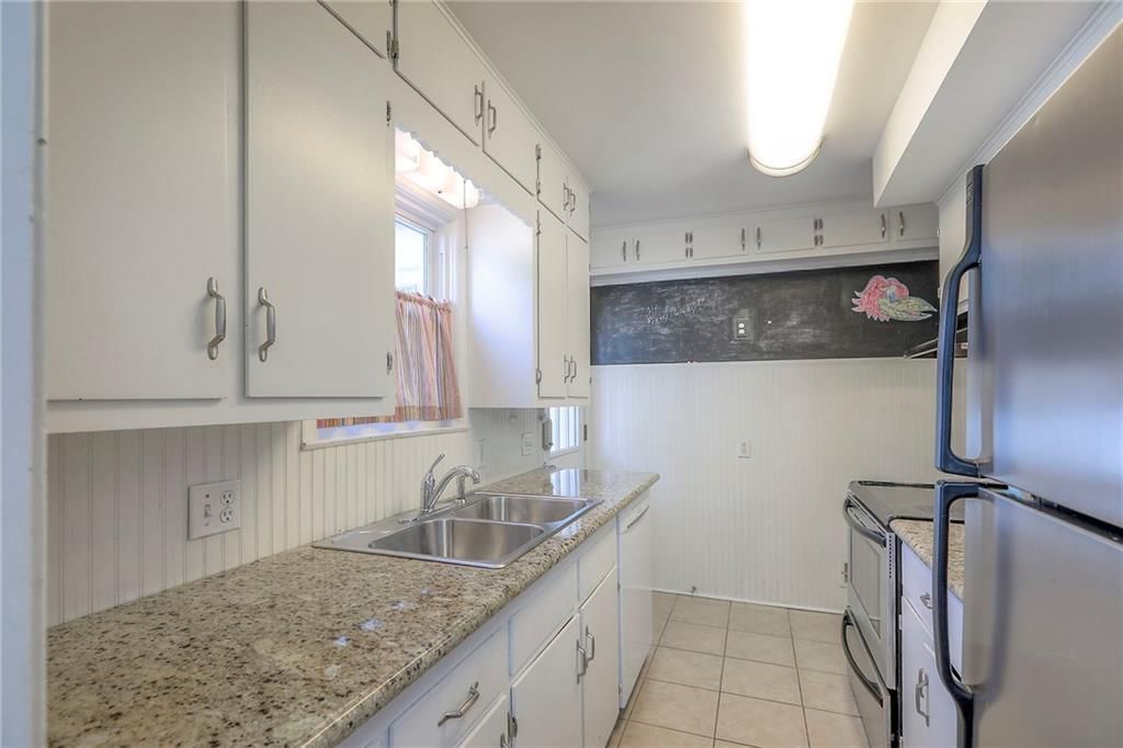 Photo 11 of 30 - 5125 Maple Street