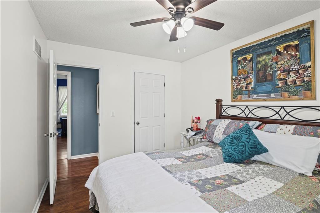 Photo 18 of 27 - 17201 Cerrito Drive