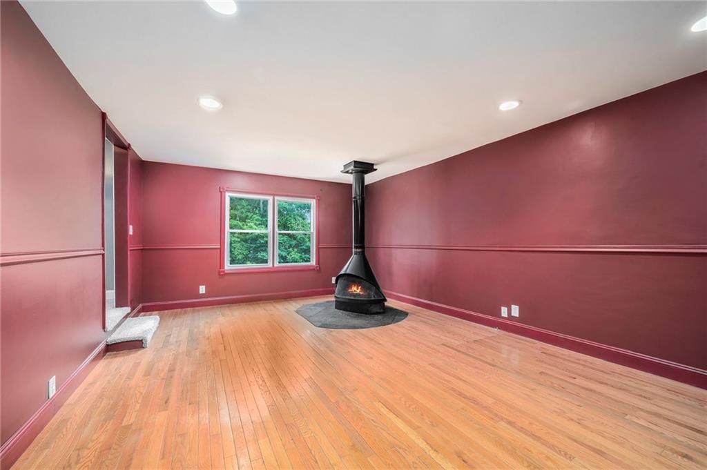 Photo 5 of 24 - 528 E Arthur Street