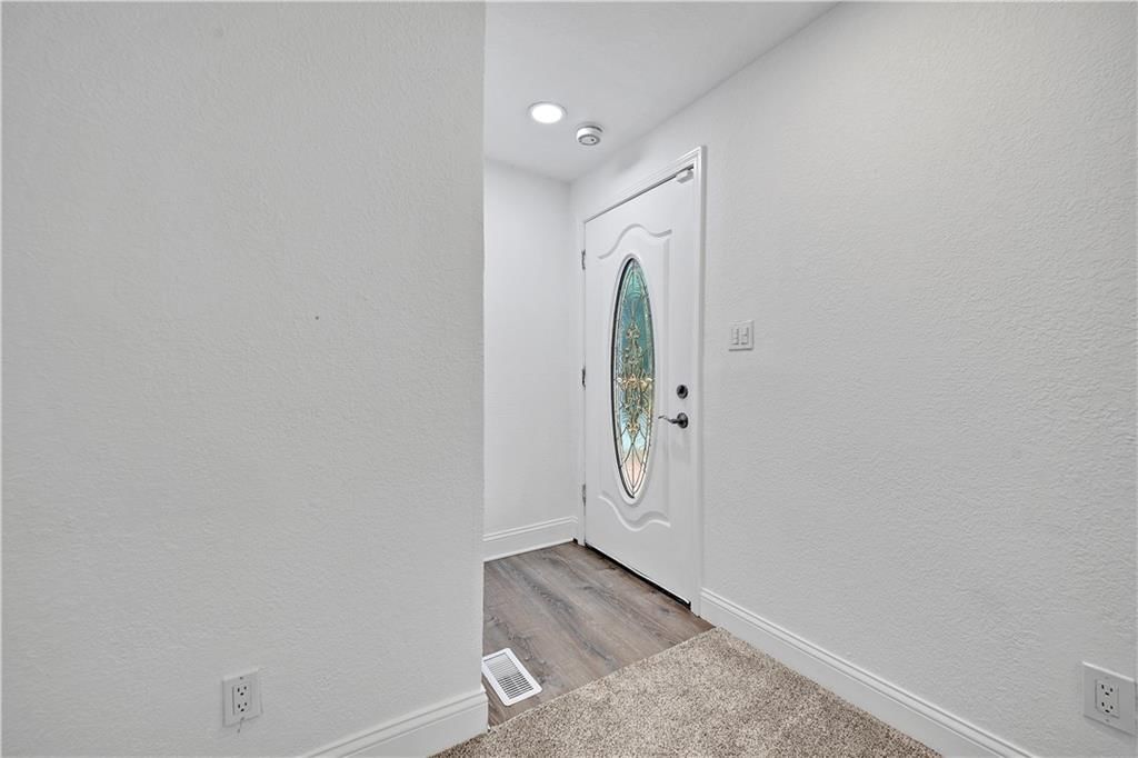 Photo 5 of 25 - 421 N 33rd Street