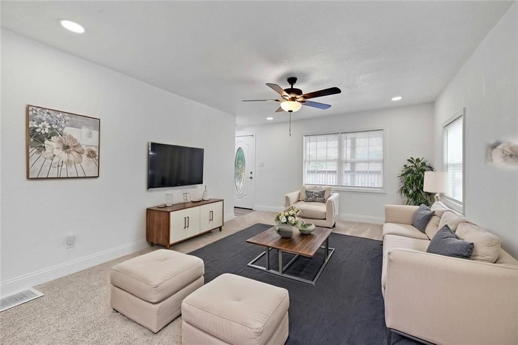 Photo 7 of 25 - 421 N 33rd Street