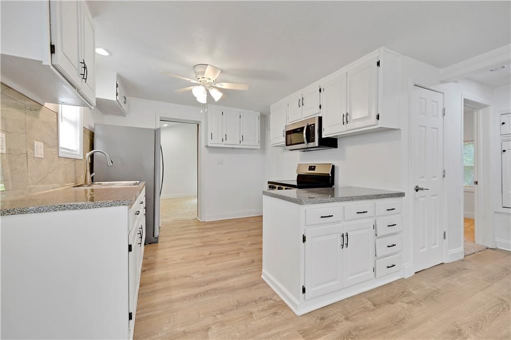Photo 9 of 25 - 421 N 33rd Street