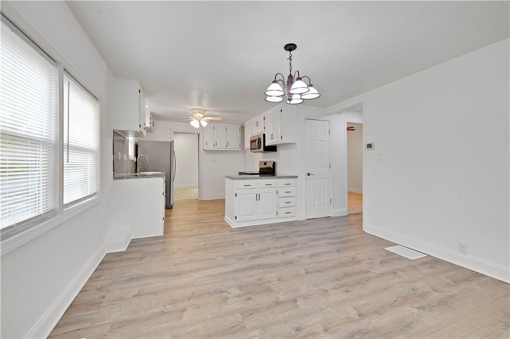 Photo 14 of 25 - 421 N 33rd Street
