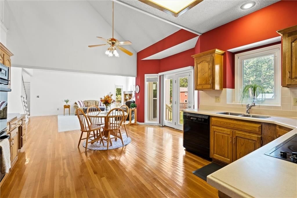 Photo 15 of 49 - 706 W 115th Street