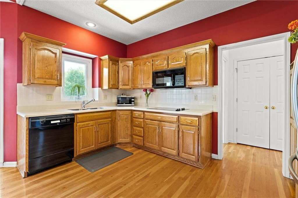 Photo 17 of 49 - 706 W 115th Street