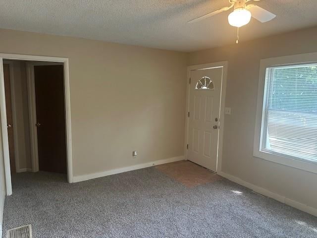 Photo 5 of 10 - 5700 NORTON Avenue