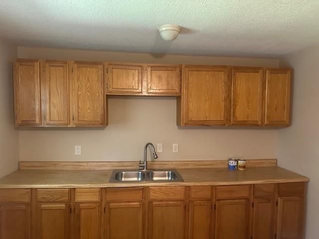 Photo 6 of 10 - 5700 NORTON Avenue