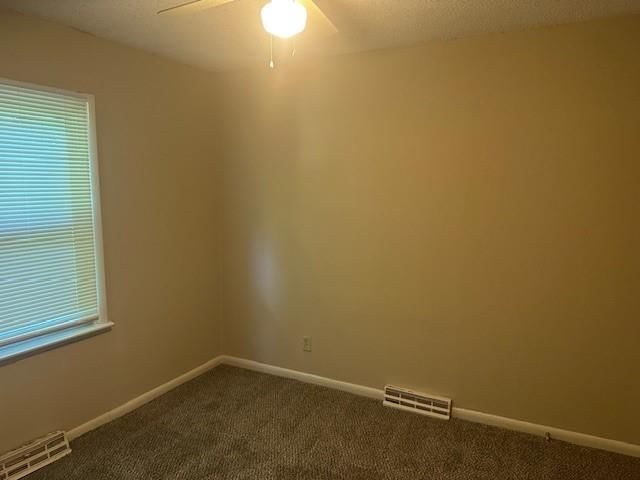 Photo 9 of 10 - 5700 NORTON Avenue