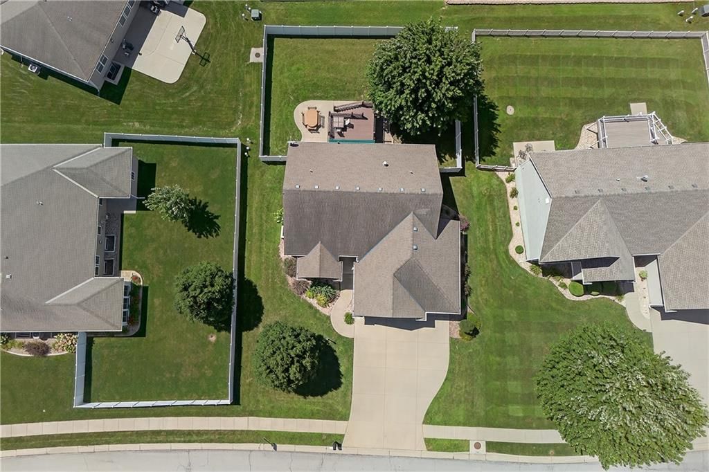 Photo 3 of 40 - 4506 Hallbrook Drive