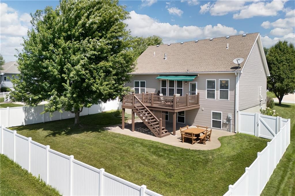 Photo 4 of 40 - 4506 Hallbrook Drive