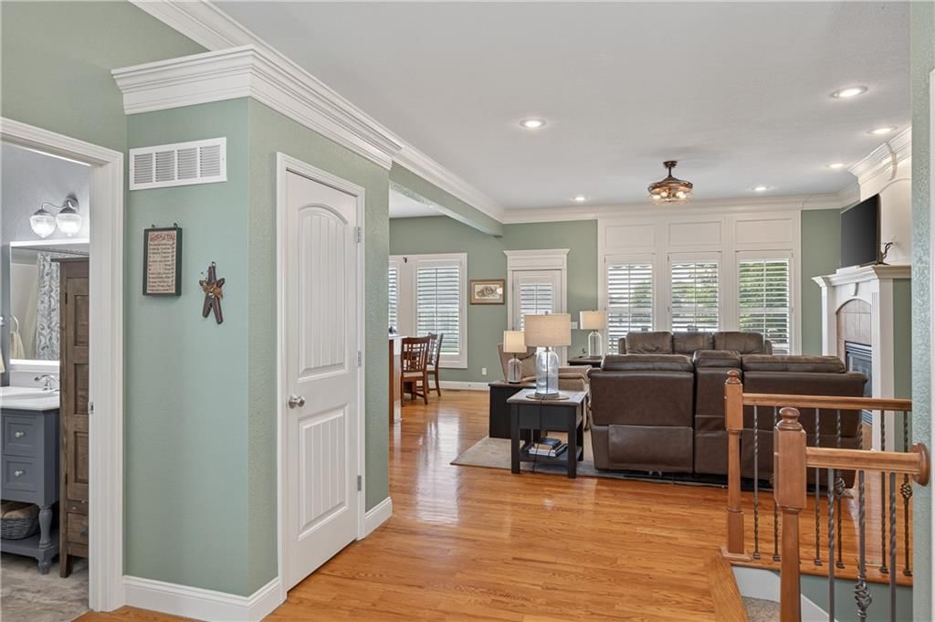 Photo 8 of 40 - 4506 Hallbrook Drive