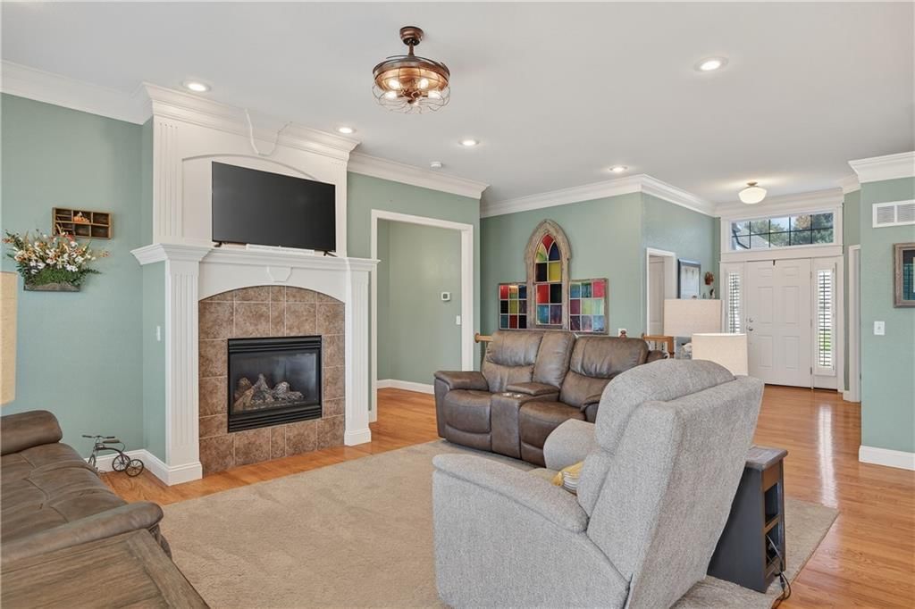 Photo 9 of 40 - 4506 Hallbrook Drive